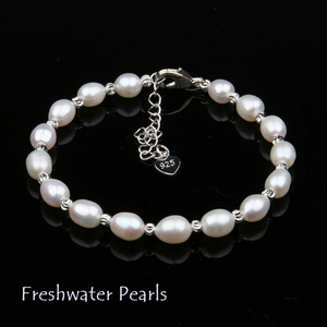 Beautiful Natural Freshwater Pearl Bracelet.