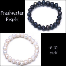 Load image into Gallery viewer, Beautiful Natural Freshwater Pearl Elasticated Bracelet.
