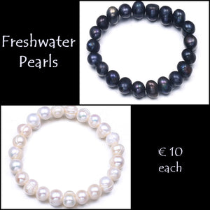 Beautiful Natural Freshwater Pearl Elasticated Bracelet.
